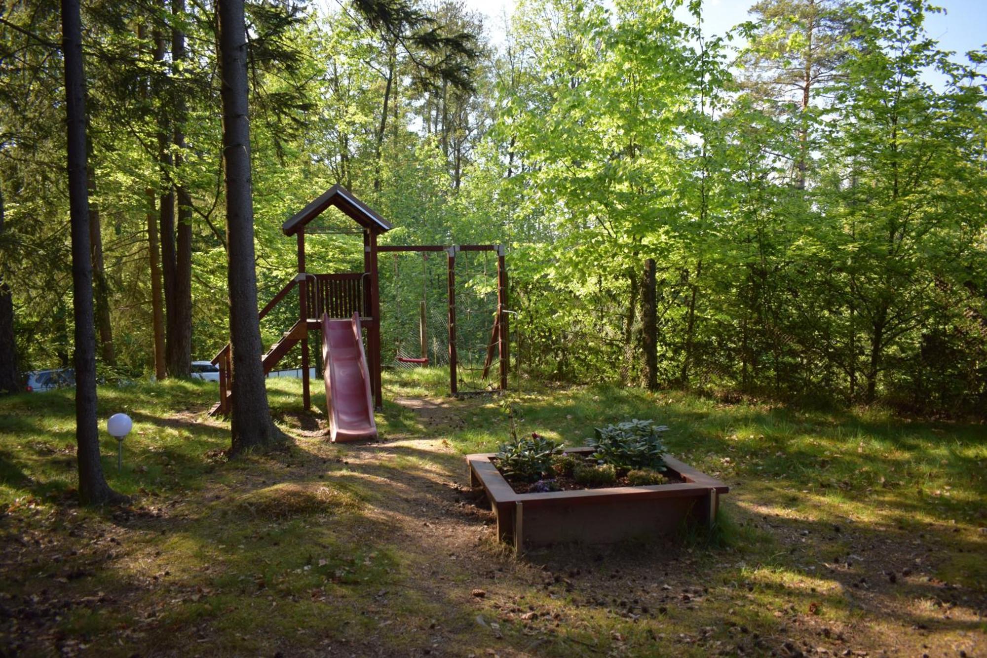 Отель Treehouse U Rybnika Osecna Экстерьер фото